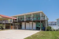Mai Tide--4 BR House, Sleeps 11, Close to Beach, Dogs OK, Tons of Parking!