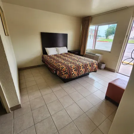 HomeTown Inn and Suites