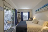 Beachhouse Bed and Breakfast Hotels in Redcliffe