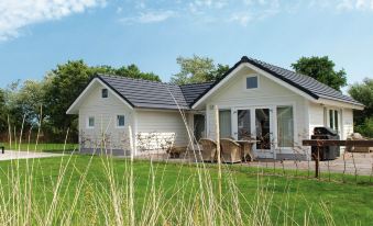 Luxurious, 2 Bathroom Holiday Home, 1,5 km from the Beach