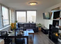 2 Bedroom Central Flat with Parking Hotels in 