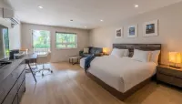 Rooms at Riveredge Hotels near Golden Museum and Archives