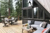 Timberline by AvantStay Stunning Chalet Cabin w Hot Tub Pool Table Home Theater