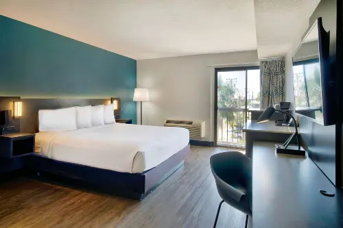 Suites Lawndale, CA – South Bay