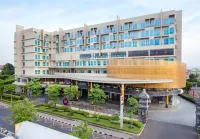 Grand Mercure Yogyakarta Adi Sucipto Ahmad Dahlan University Campus 1周辺のホテル
