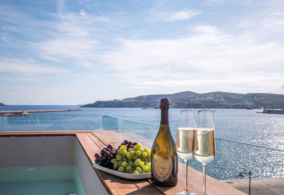 1. 셰이프 럭셔리 ..