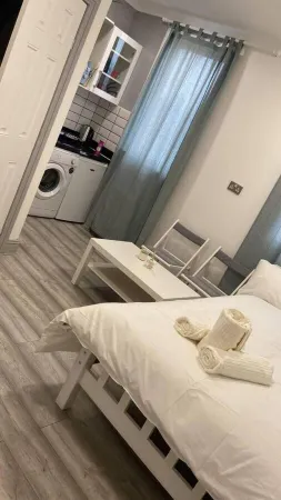 Remarkable 1-Bed Studio in London Отели рядом с достопримечательностью «Университет Западного Лондона»