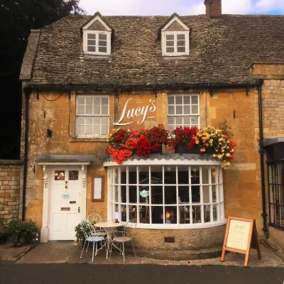 Lucy's Tearoom Hotels near Market Square