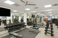 Modern Studio Retreat by the Ocean • Pool • Gym • Hot Tub • BBQ