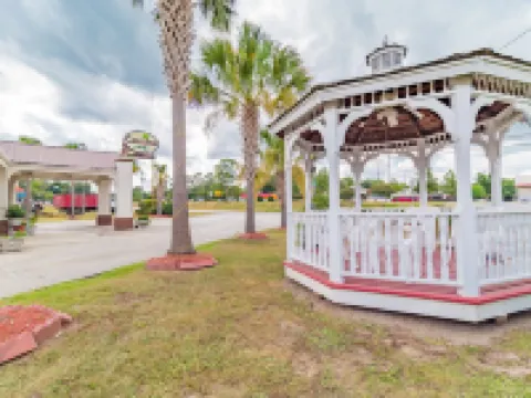 Carolina Lodge Hotels in Barnwell