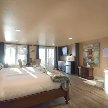 Lakeshore Lodges