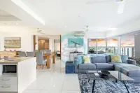 ZEN BY THE WATER - Darwin's Premier Ocean View Family Retreat