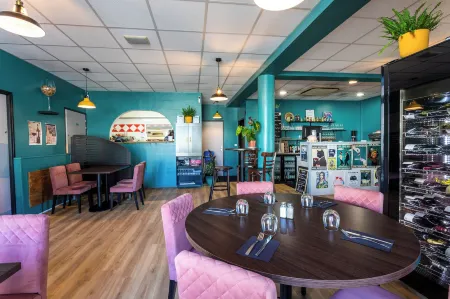 Logis Hôtels et Restaurant la Pause Rn7 Отели в г. Савас