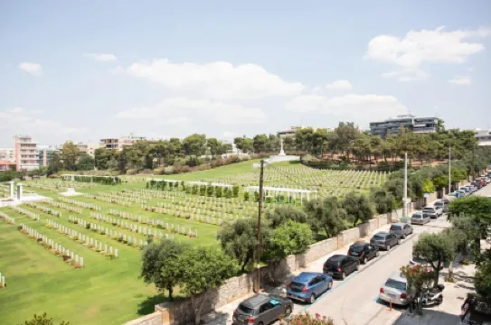 Spacious and sunlit seaside flat