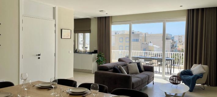 Bugibba Square Seafront Apartments by Holi Отели в г. Буджибба