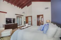 Pristine Bay 4033 4 Bedroom Home by Redawning Hotels in Pristine Bay
