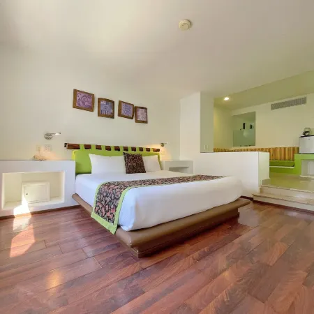 Seven Crown Express & Suites by Kavia