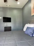 Cozy Home-Centrally located-pet friendly 10min from airport & 2min from FGCU