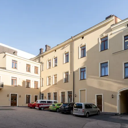 Main Square Renovated Apt, Sauna and Parking
