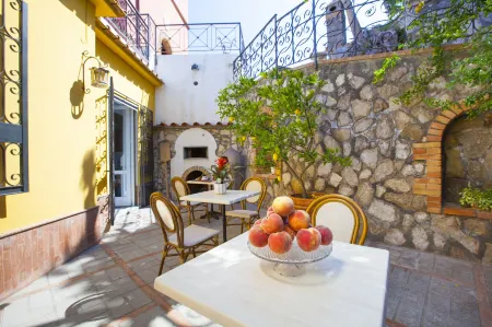 Torre Elisabetta Rooms Отели рядом с достопримечательностью «Monte Solaro»