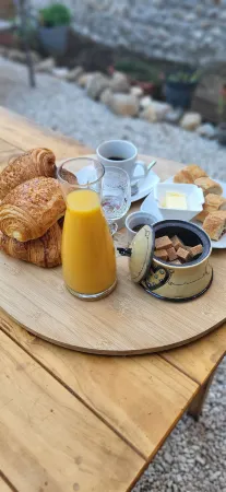 Les Parfums du Midi Отели в г. Русон