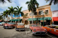 Richard's Motel - parking