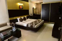 Hotel Ravisha Continental - parking
