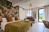 Villa Morro Suites - Bed and Breakfasts