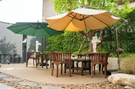 Singharaj Boutique Hotel Отели рядом с достопримечательностью «Smith Tower Residence»