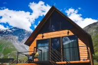 Traveler's Cottages in Kazbegi Hotels in Stepanzminda
