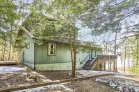 Lakeside Getaway - Lake Access & Firepit Hotels in der Nähe von Lake Winnipesaukee