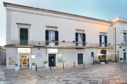 Palazzo Circolone Hôtels à : Giuggianello