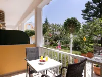 Domus Alta Hotels in Planos