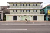 French Quarter Suites Hotel Các khách sạn gần Khu phố Pháp