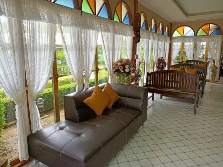 P.Paradise Hotel Отели в г. Kamphaeng Phet