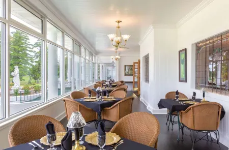 Four Seasons Island Resort Отели в г. Пембин