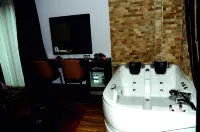Hill River Hotel - Hot Tub