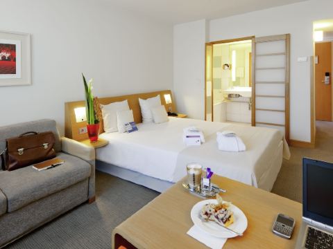 ノボテル レディング センター