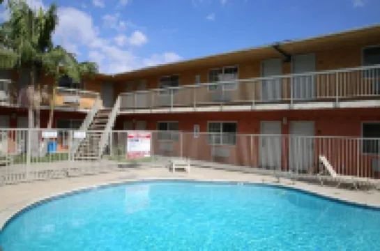 Chateau Inn & Suites