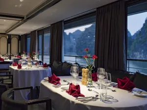 Scarlet Pearl Cruises - Wonder on Lan Ha Bay