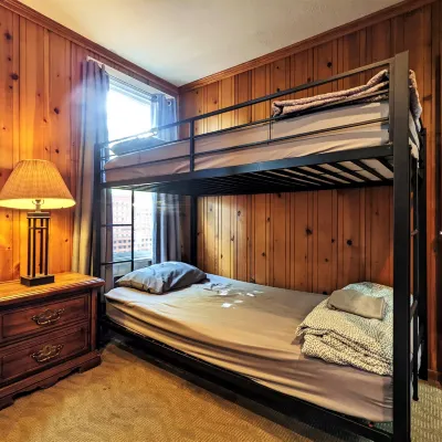 Bunk & Brew Historic Lucas House - Hostel Hotels near Oregon State University-Cascades