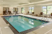 Comfort Inn & Suites Amish Country - Swimmingpools