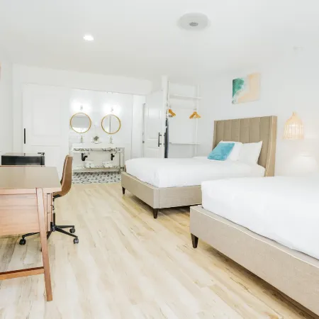 The Belmont Shore Inn