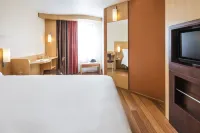 Ibis Nantes Centre Tour Bretagne