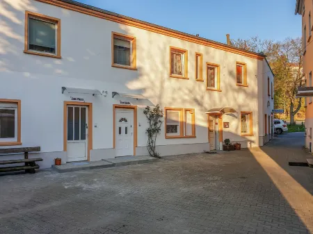 Spreeblick Apartments Отели рядом с достопримечательностью «Собор Святого Петра»