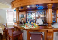 Gold Crest Hotel - bar