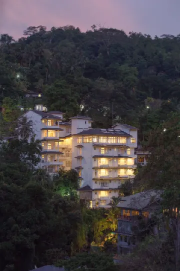 Oak Ray Serene Garden Hotel