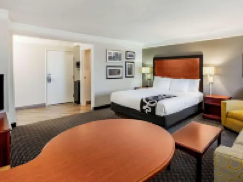 La Quinta Inn & Suites by Wyndham Houston Baytown East Hotel di Baytown