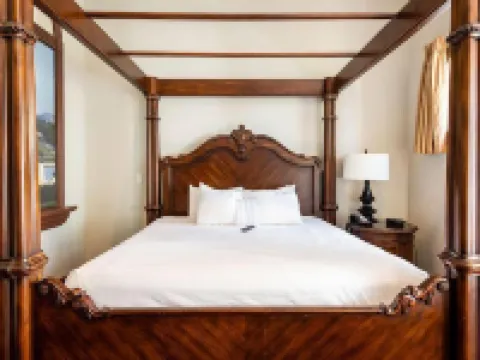 Chateau Avalon Hotels in Wyandotte County