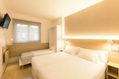 Hotel Burlada فنادق في Gorraiz